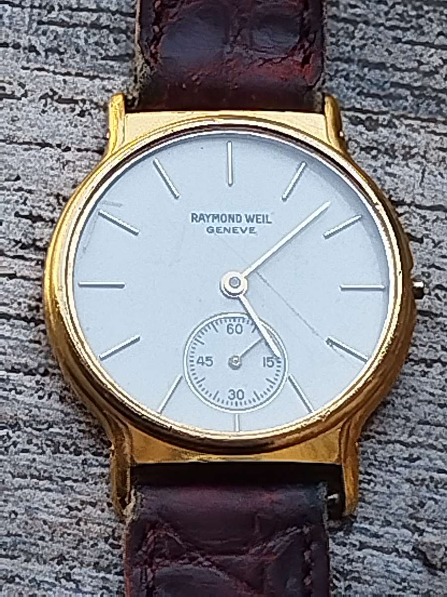 MENS VINTAGE RAYMOND WEIL 18K GOLD ELECTROPLATED WATCH WITH ORIGINAL RW STRAP - UNTESTED NO CROWN
