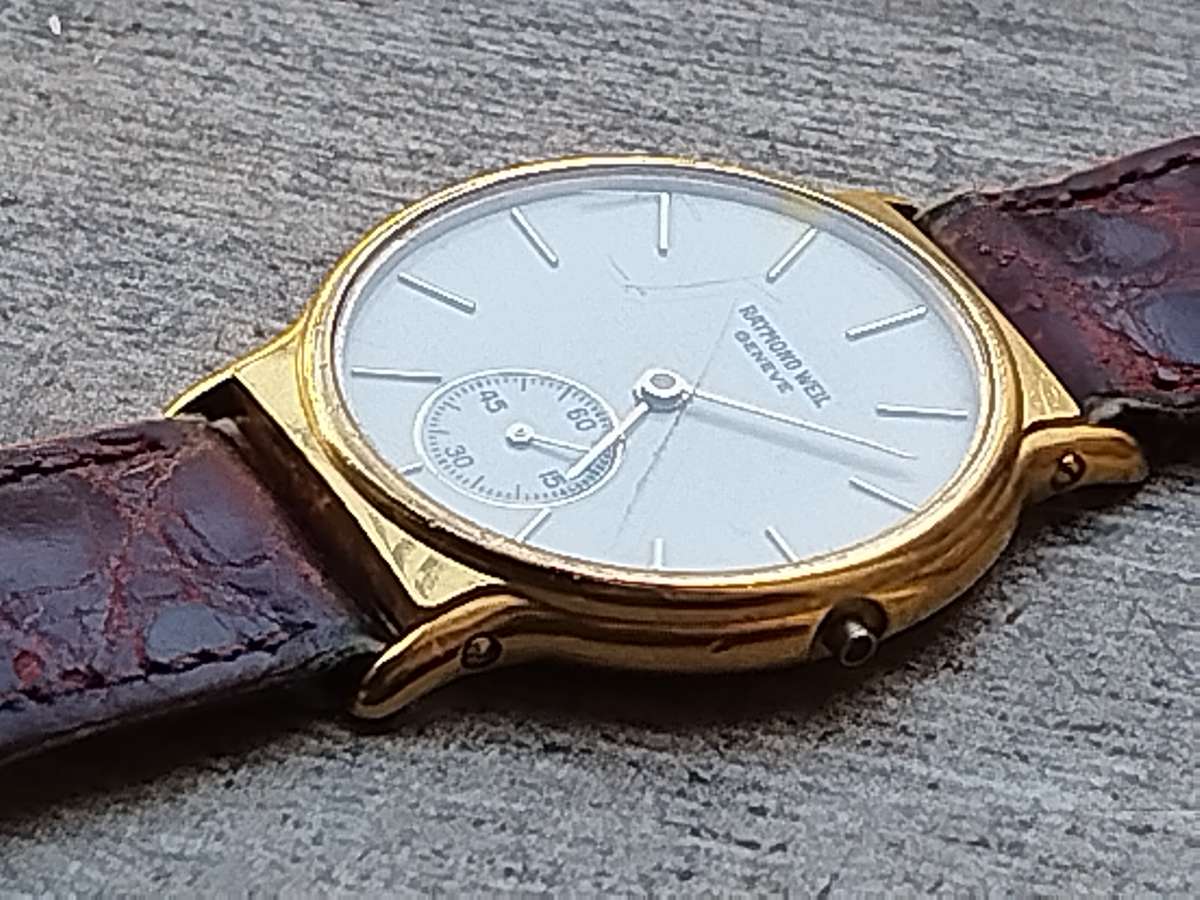 MENS VINTAGE RAYMOND WEIL 18K GOLD ELECTROPLATED WATCH WITH ORIGINAL RW STRAP - UNTESTED NO CROWN