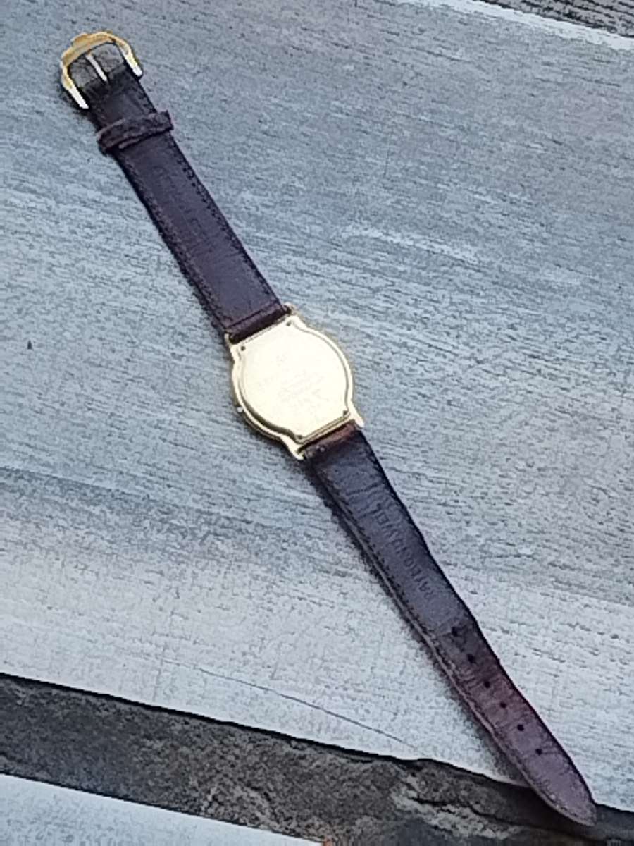 MENS VINTAGE RAYMOND WEIL 18K GOLD ELECTROPLATED WATCH WITH ORIGINAL RW STRAP - UNTESTED NO CROWN