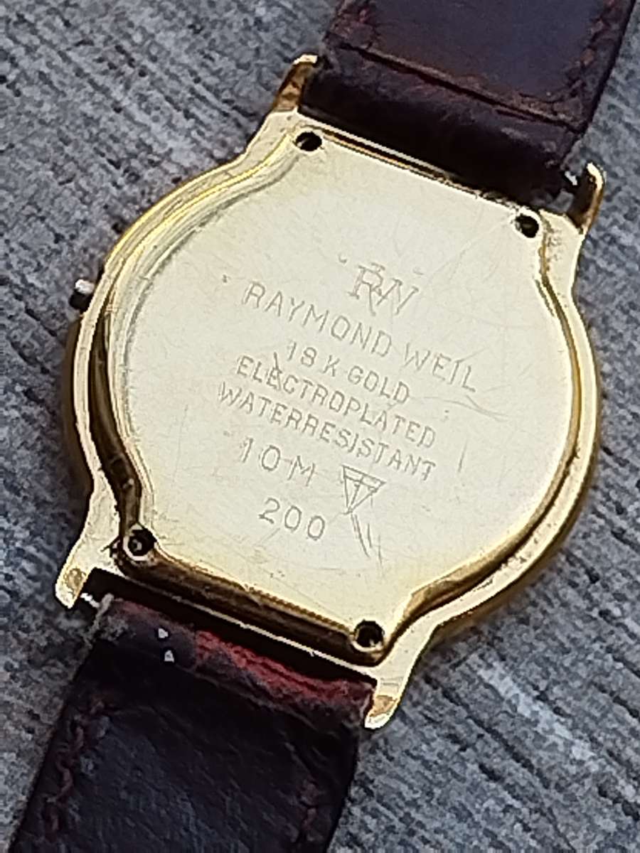 MENS VINTAGE RAYMOND WEIL 18K GOLD ELECTROPLATED WATCH WITH ORIGINAL RW STRAP - UNTESTED NO CROWN