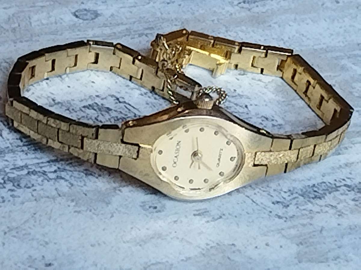 LADIES GOLD OCASION WATCH IN EXCELLENT WORKING CONDITION