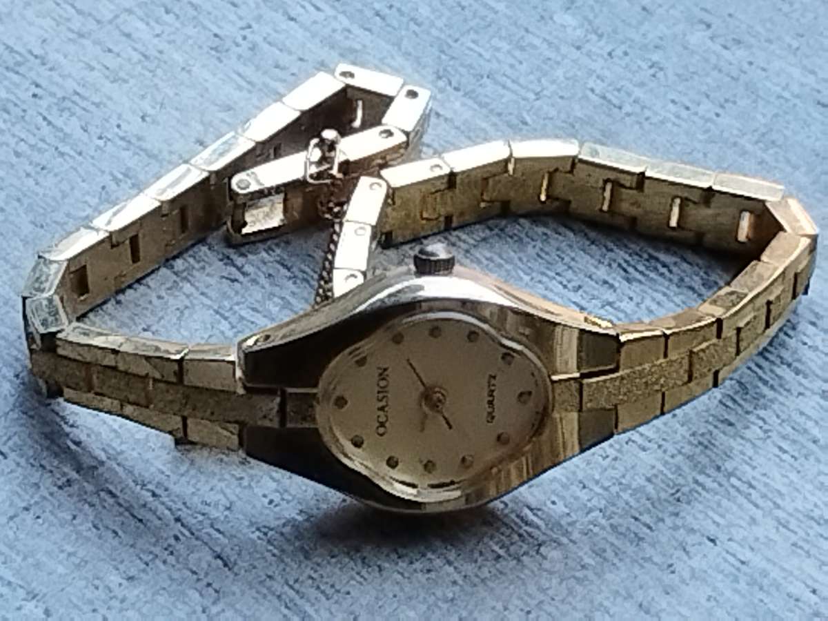 LADIES GOLD OCASION WATCH IN EXCELLENT WORKING CONDITION