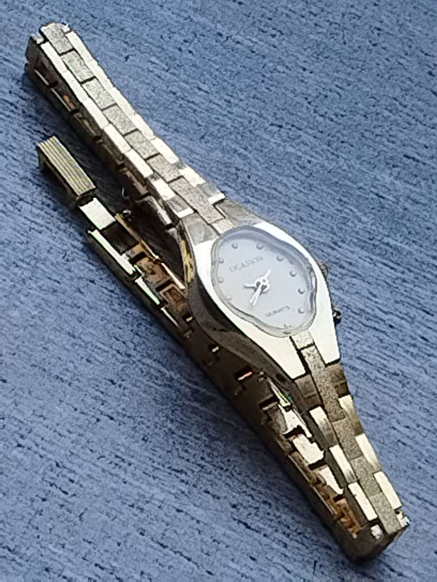 LADIES GOLD OCASION WATCH IN EXCELLENT WORKING CONDITION