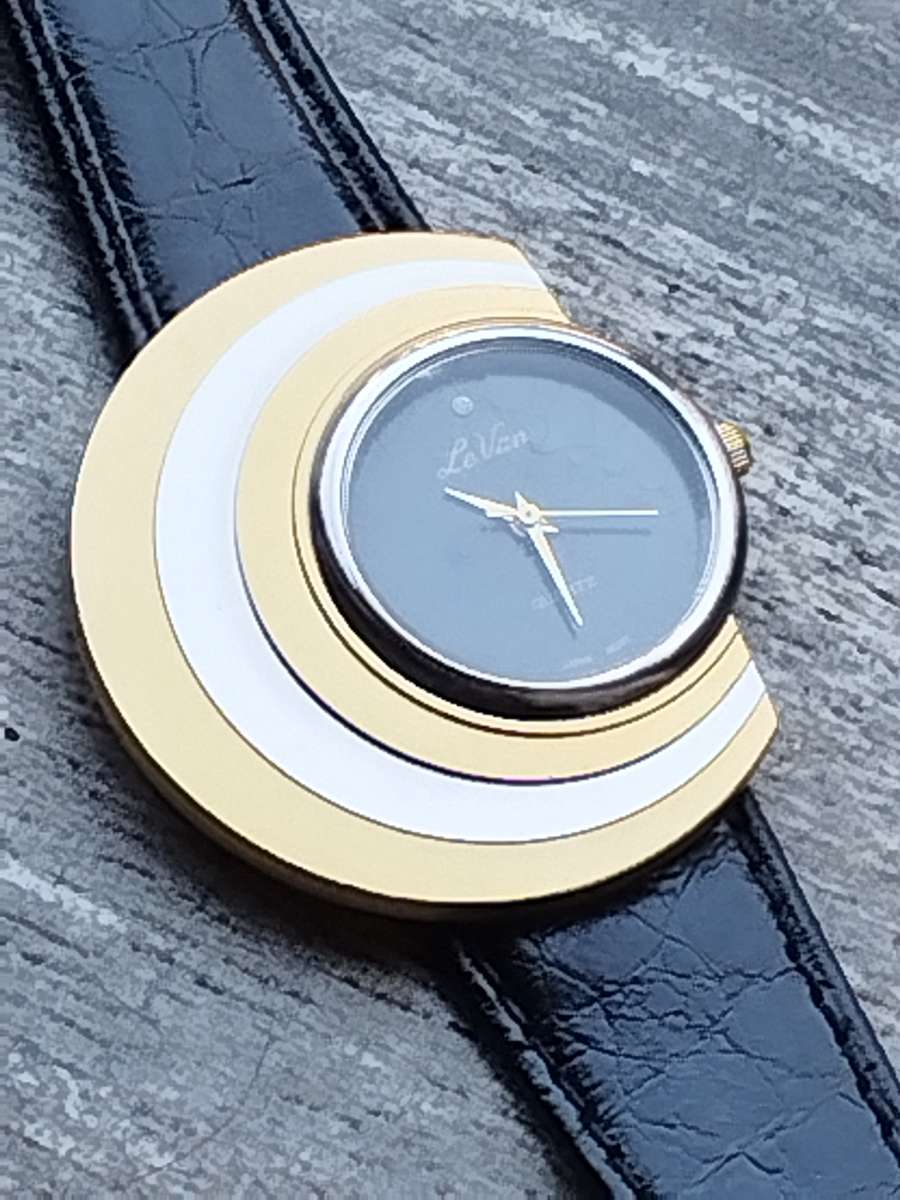 STUNNING LE VAN LADIES GOLD AND SILVER WATCH IN EXCELLENT WORKING CONDITION