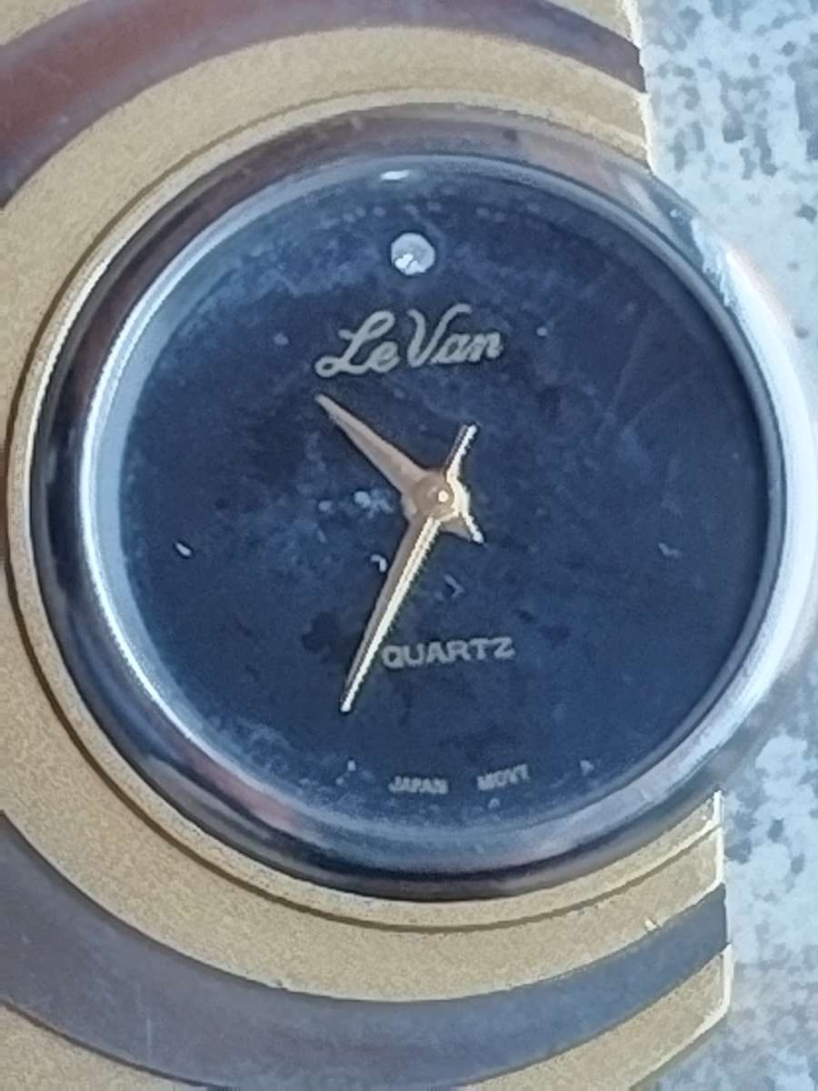 STUNNING LE VAN LADIES GOLD AND SILVER WATCH IN EXCELLENT WORKING CONDITION