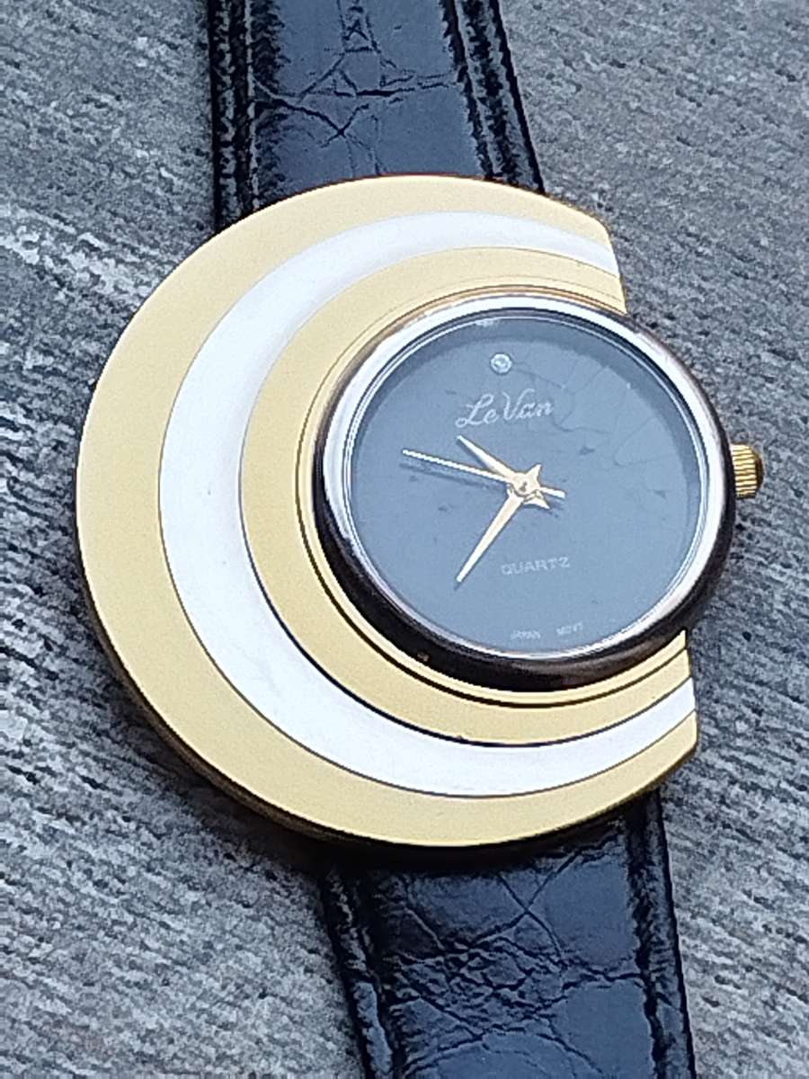 STUNNING LE VAN LADIES GOLD AND SILVER WATCH IN EXCELLENT WORKING CONDITION