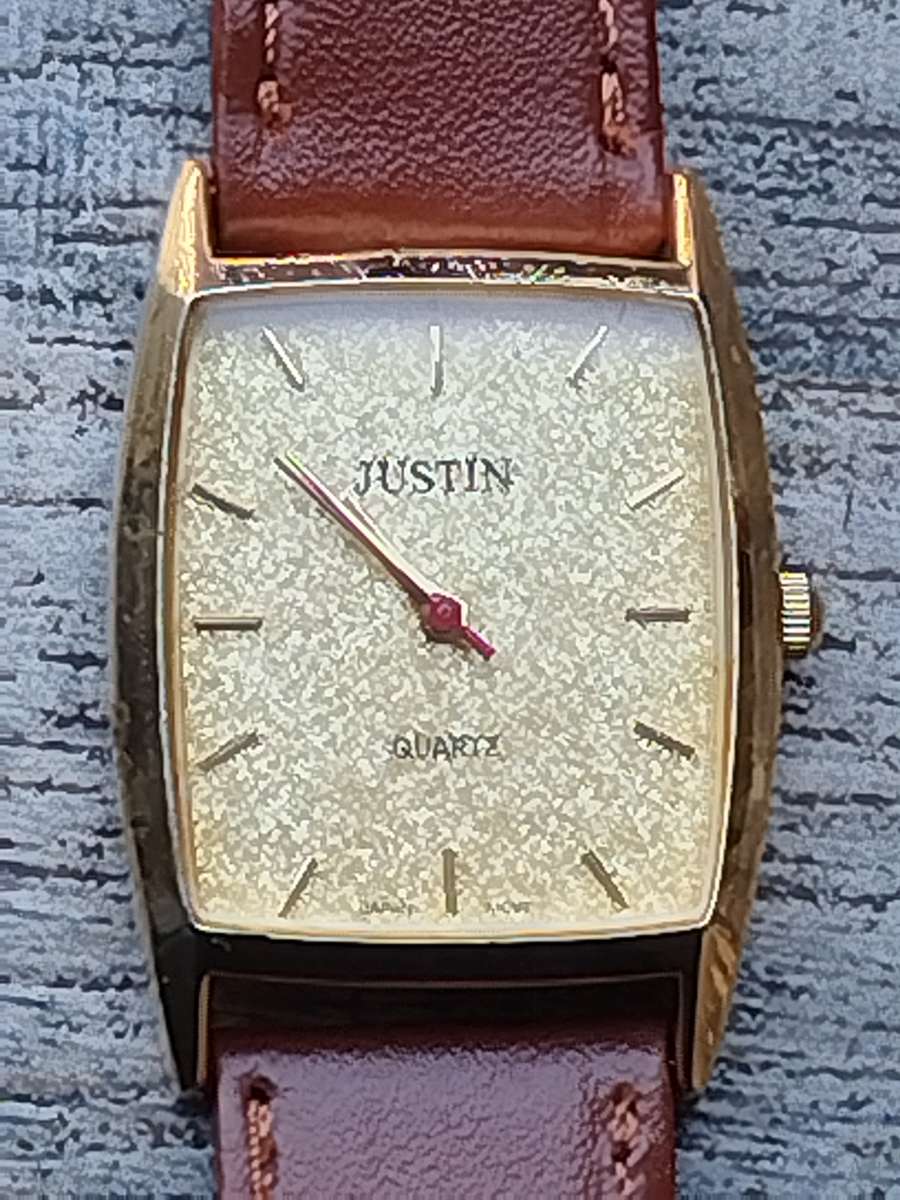 LADIES GOLD JUSTIN WATCH IN EXCELLENT WORKING CONDITION