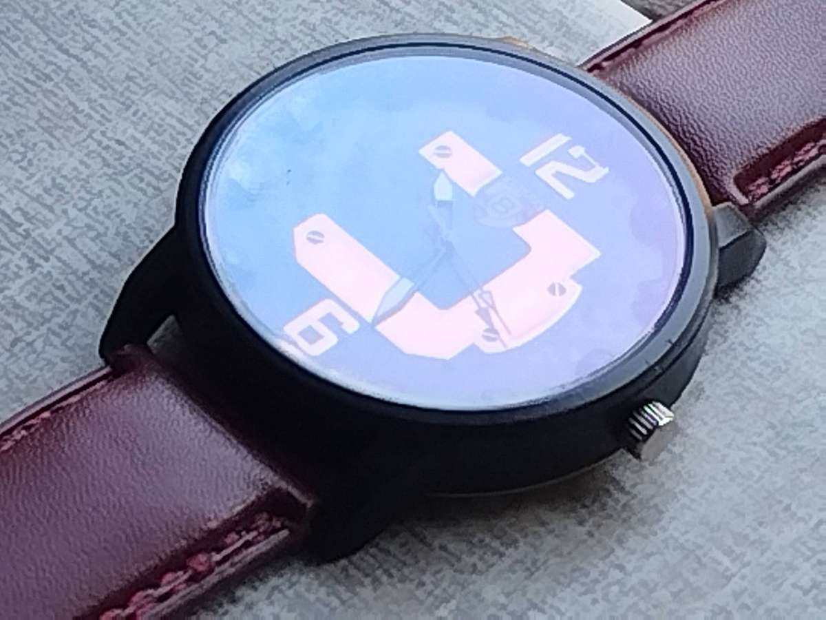 MENS BULKY BAISHA FASHION WATCH IN EXCELLENT WORKING CONDITION