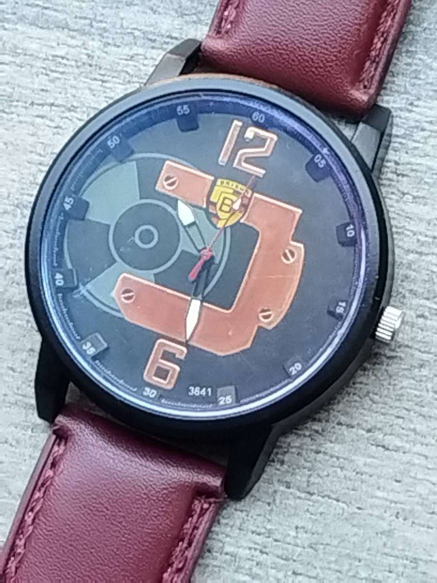 MENS BULKY BAISHA FASHION WATCH IN EXCELLENT WORKING CONDITION