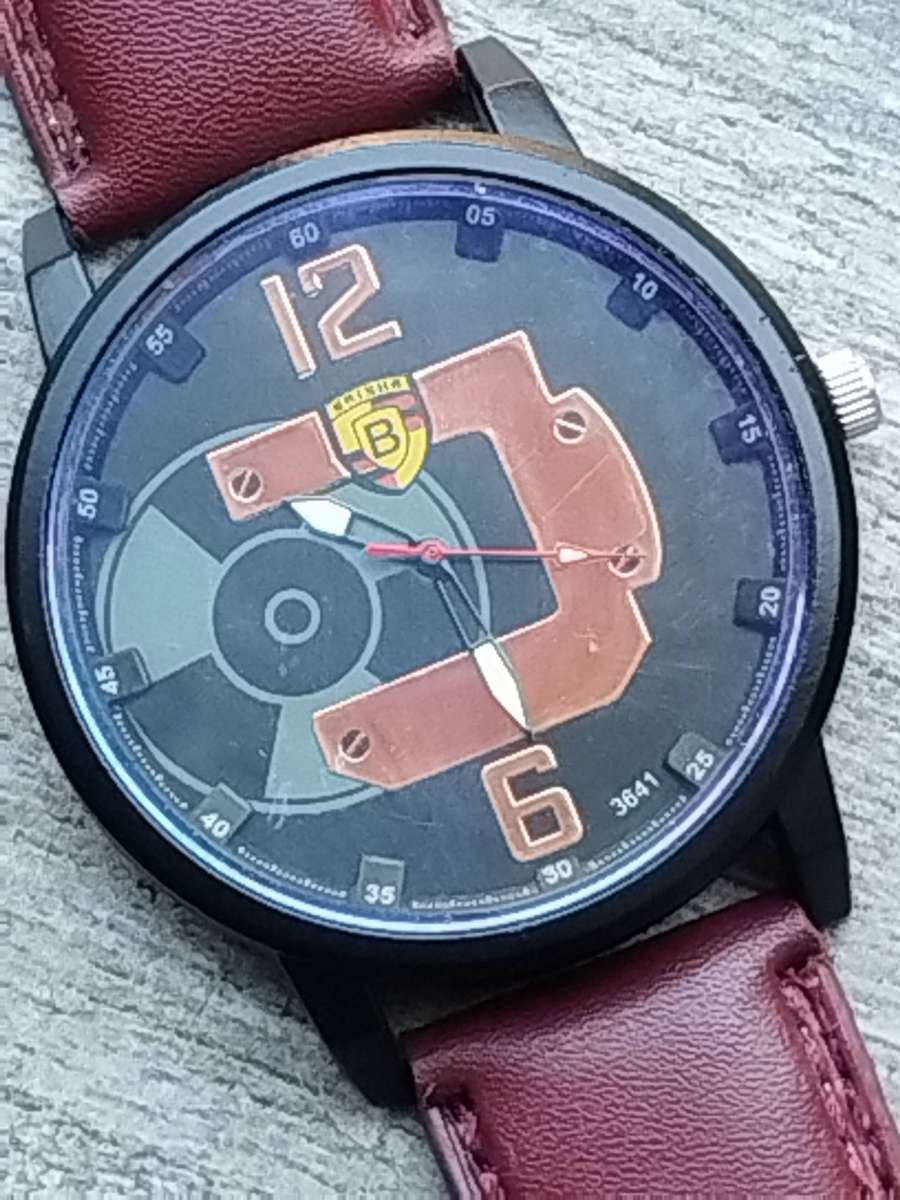 MENS BULKY BAISHA FASHION WATCH IN EXCELLENT WORKING CONDITION