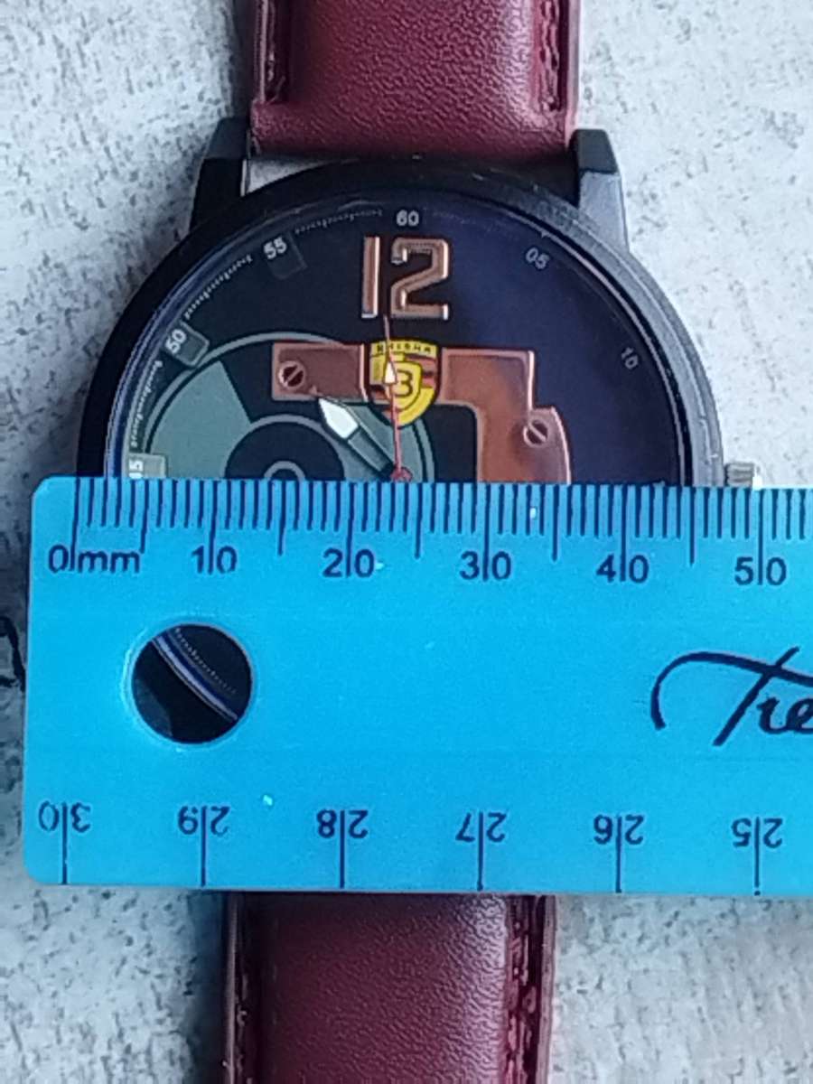 MENS BULKY BAISHA FASHION WATCH IN EXCELLENT WORKING CONDITION