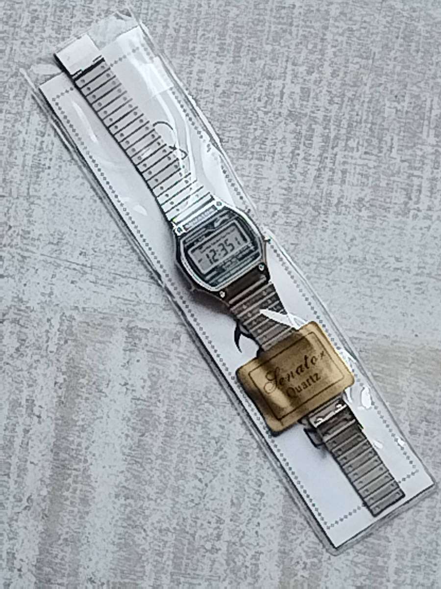 MENS VINTAGE SENATOR CHRONOGRAPH DIGITAL WATCH WITH ORIG PACKAGING AND INSTRUCTIONS MANUAL