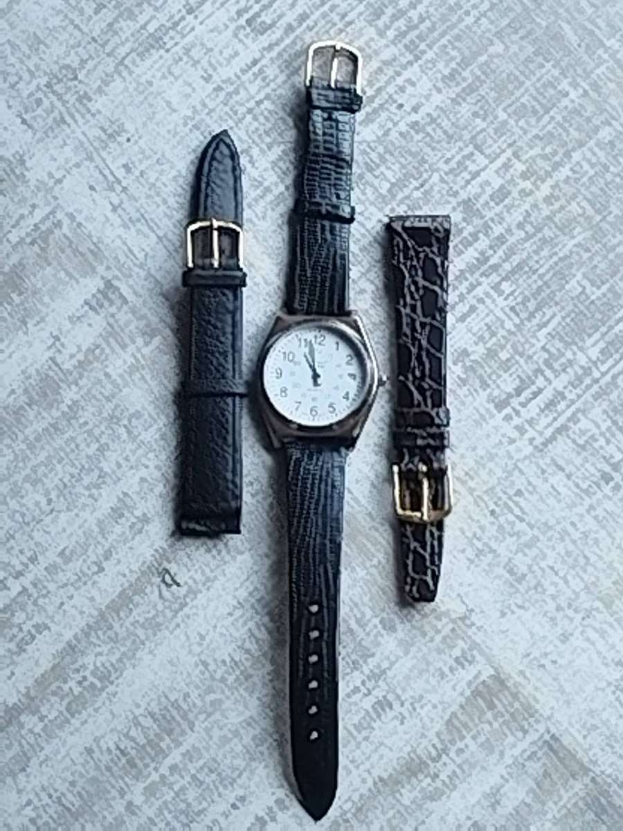 MENS VINTAGE OMAX WATCH WITH 2 FREE GENUINE LEATHER STRAPS