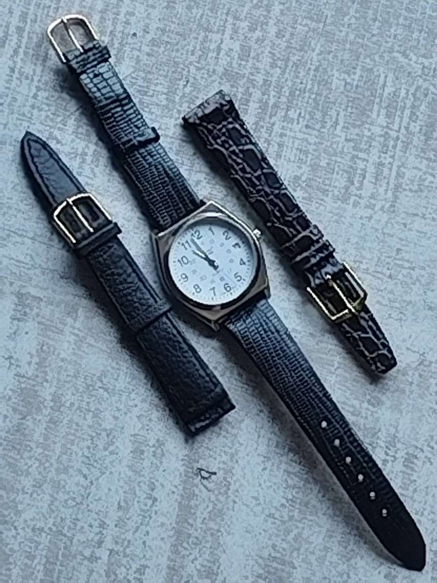 MENS VINTAGE OMAX WATCH WITH 2 FREE GENUINE LEATHER STRAPS
