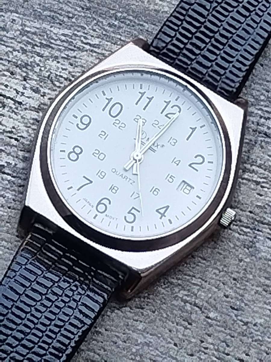 MENS VINTAGE OMAX WATCH WITH 2 FREE GENUINE LEATHER STRAPS