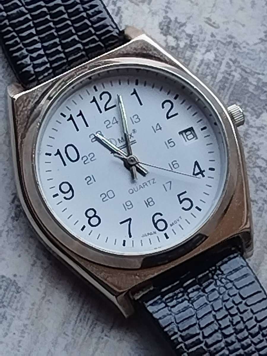 MENS VINTAGE OMAX WATCH WITH 2 FREE GENUINE LEATHER STRAPS