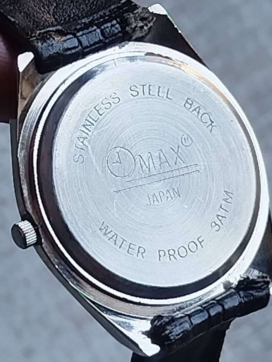 MENS VINTAGE OMAX WATCH WITH 2 FREE GENUINE LEATHER STRAPS