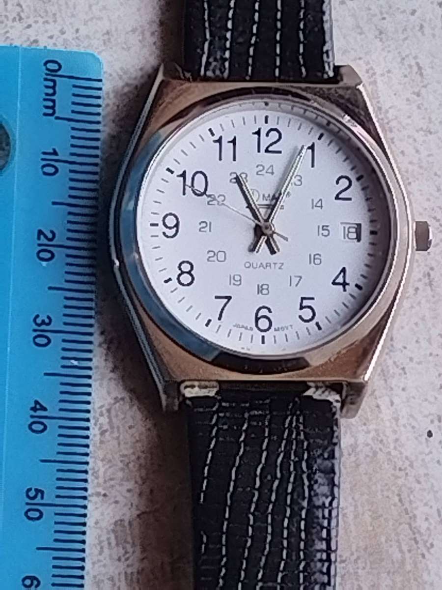 MENS VINTAGE OMAX WATCH WITH 2 FREE GENUINE LEATHER STRAPS