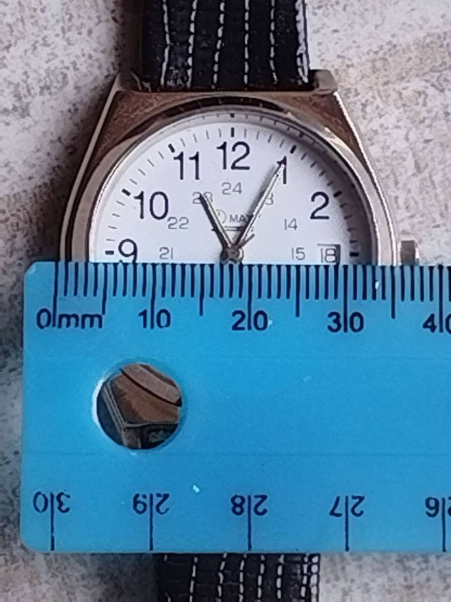 MENS VINTAGE OMAX WATCH WITH 2 FREE GENUINE LEATHER STRAPS