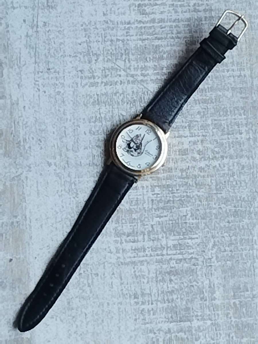 MENS VINTAGE EDWIN GOLD CAT AND MOUSE WATCH IN EXCELLENT WORKING CONDITION