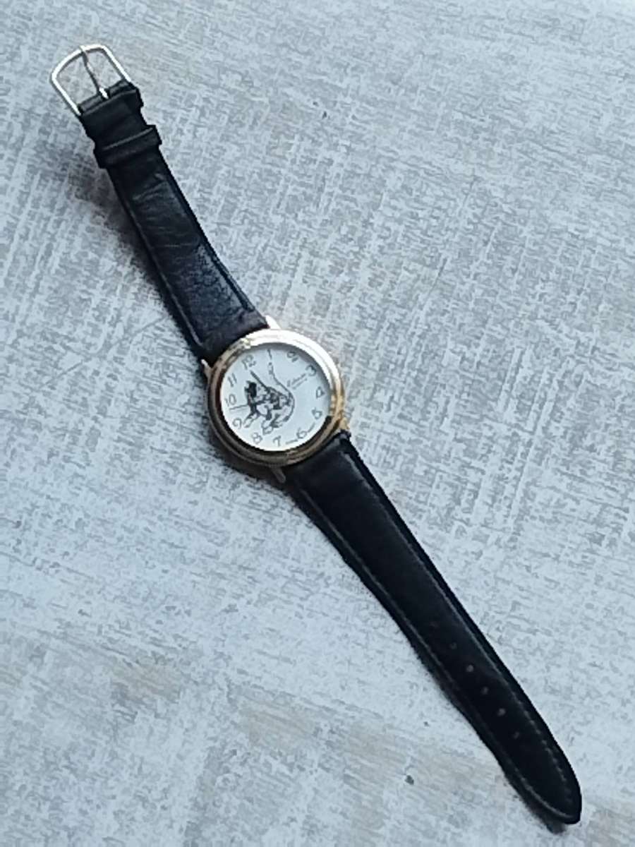 MENS VINTAGE EDWIN GOLD CAT AND MOUSE WATCH IN EXCELLENT WORKING CONDITION