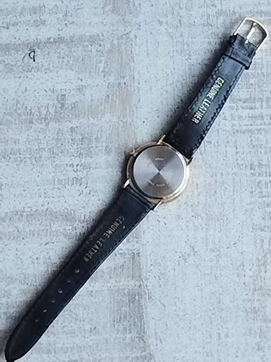 MENS VINTAGE EDWIN GOLD CAT AND MOUSE WATCH IN EXCELLENT WORKING CONDITION
