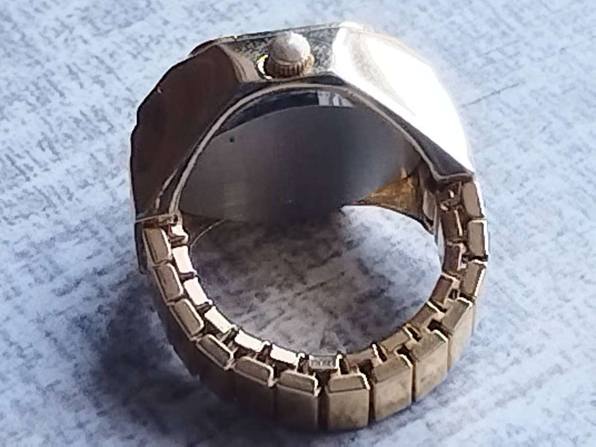 MENS VINTAGE GOLD PLATED RING WATCH IN EXCELLENT WORKING CONDITION