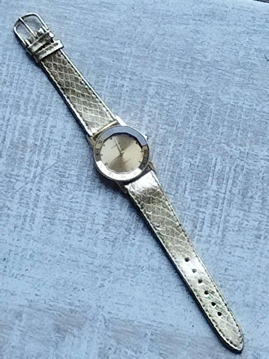 STUNNING AND ELEGANT LADIES UTOPIA ALL GOLD WATCH IN EXCELLENT WORKING CONDITION