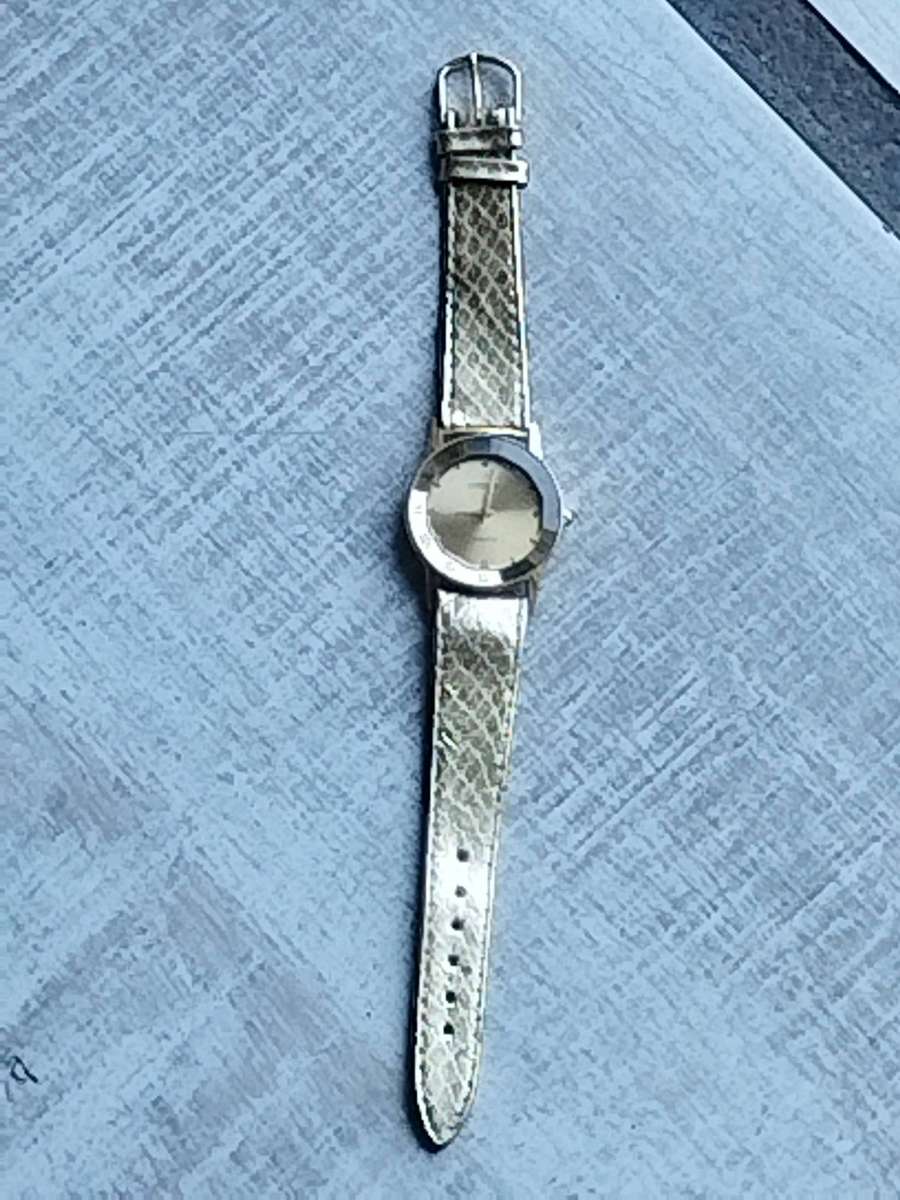 STUNNING AND ELEGANT LADIES UTOPIA ALL GOLD WATCH IN EXCELLENT WORKING CONDITION