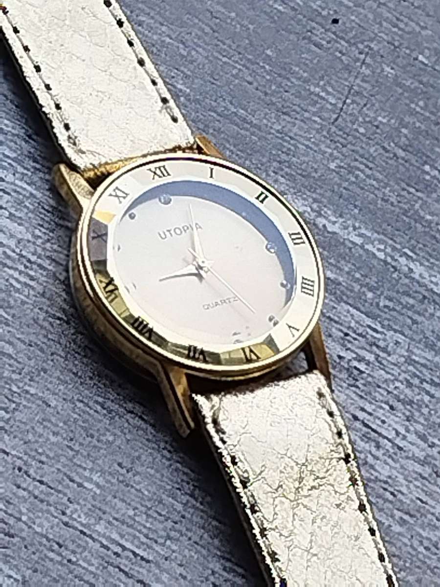 STUNNING AND ELEGANT LADIES UTOPIA ALL GOLD WATCH IN EXCELLENT WORKING CONDITION