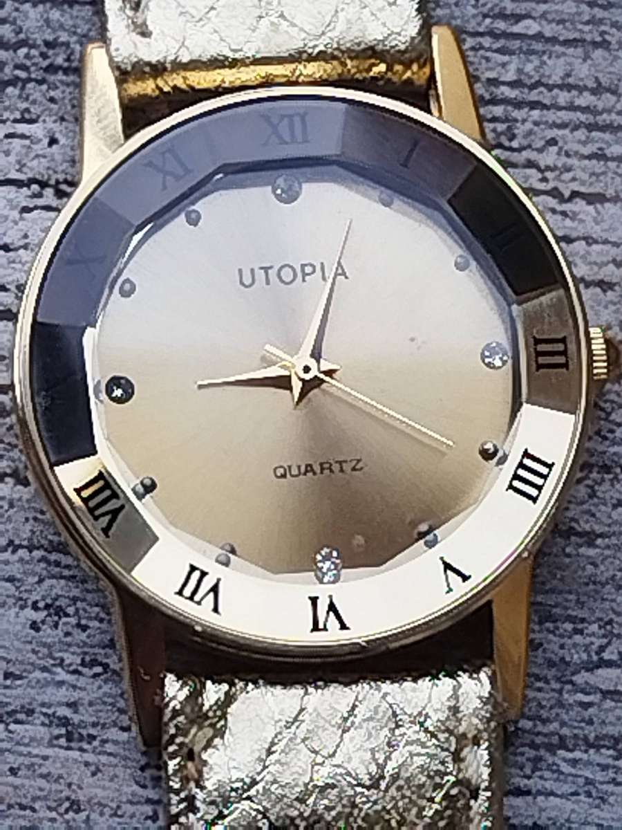 STUNNING AND ELEGANT LADIES UTOPIA ALL GOLD WATCH IN EXCELLENT WORKING CONDITION