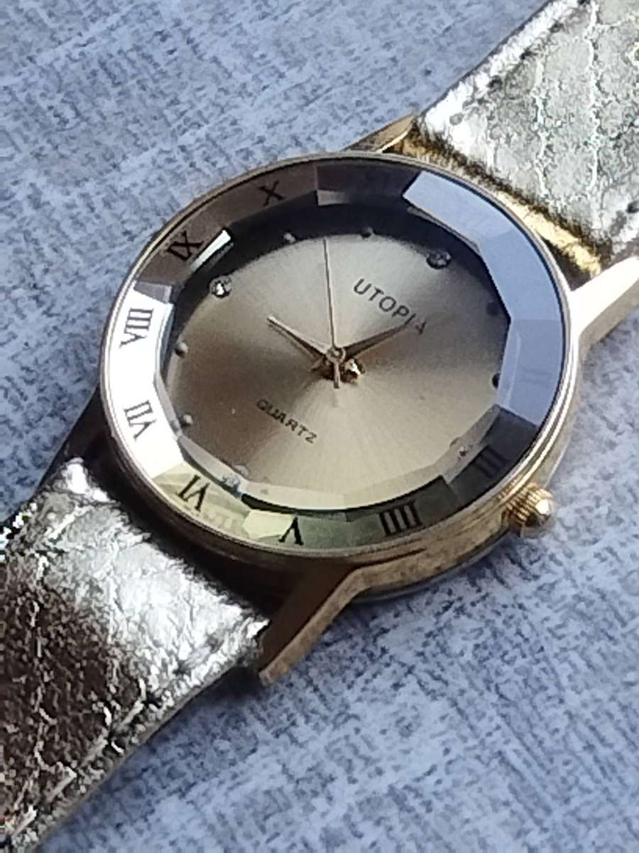 STUNNING AND ELEGANT LADIES UTOPIA ALL GOLD WATCH IN EXCELLENT WORKING CONDITION