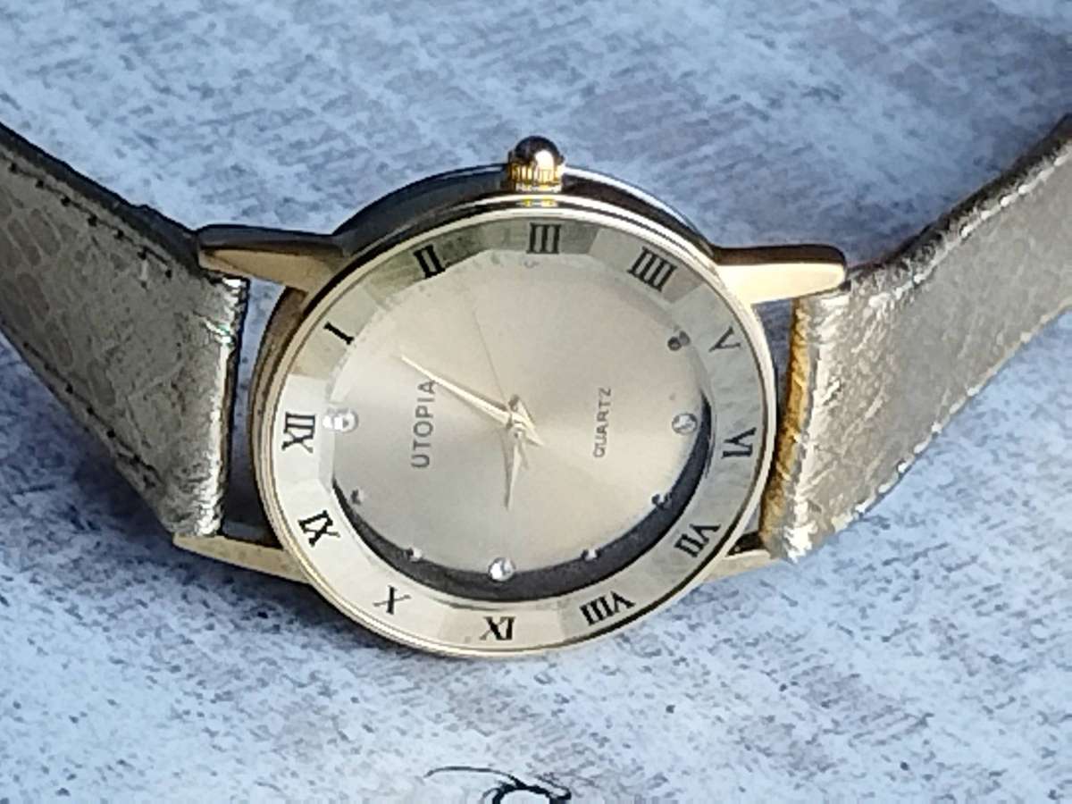 STUNNING AND ELEGANT LADIES UTOPIA ALL GOLD WATCH IN EXCELLENT WORKING CONDITION