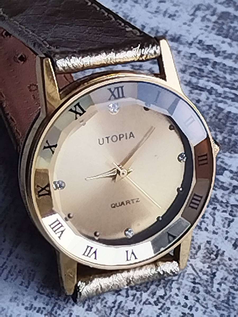 STUNNING AND ELEGANT LADIES UTOPIA ALL GOLD WATCH IN EXCELLENT WORKING CONDITION
