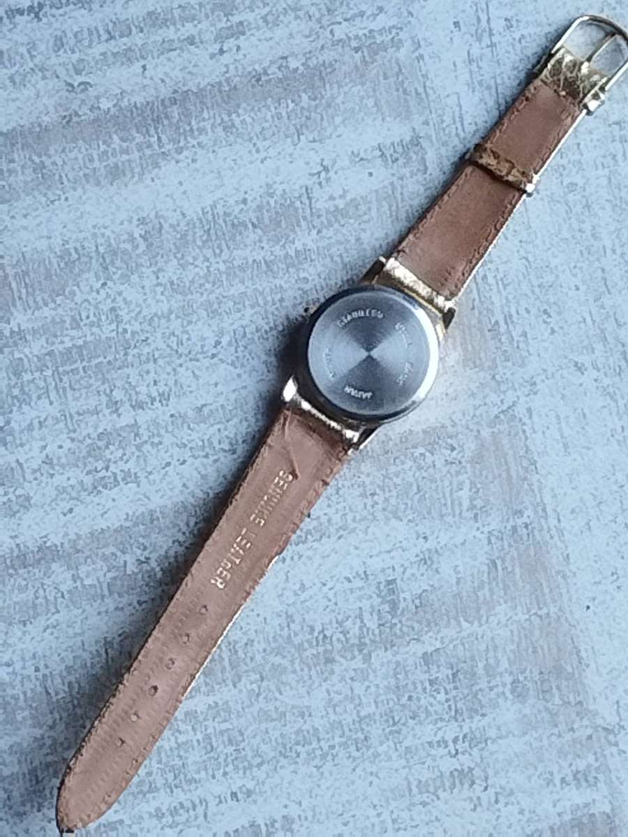 STUNNING AND ELEGANT LADIES UTOPIA ALL GOLD WATCH IN EXCELLENT WORKING CONDITION