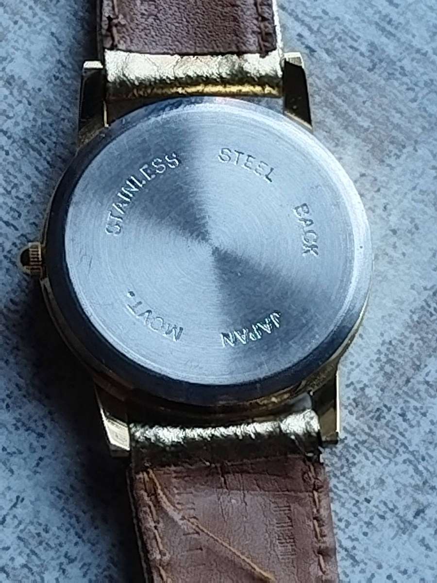 STUNNING AND ELEGANT LADIES UTOPIA ALL GOLD WATCH IN EXCELLENT WORKING CONDITION