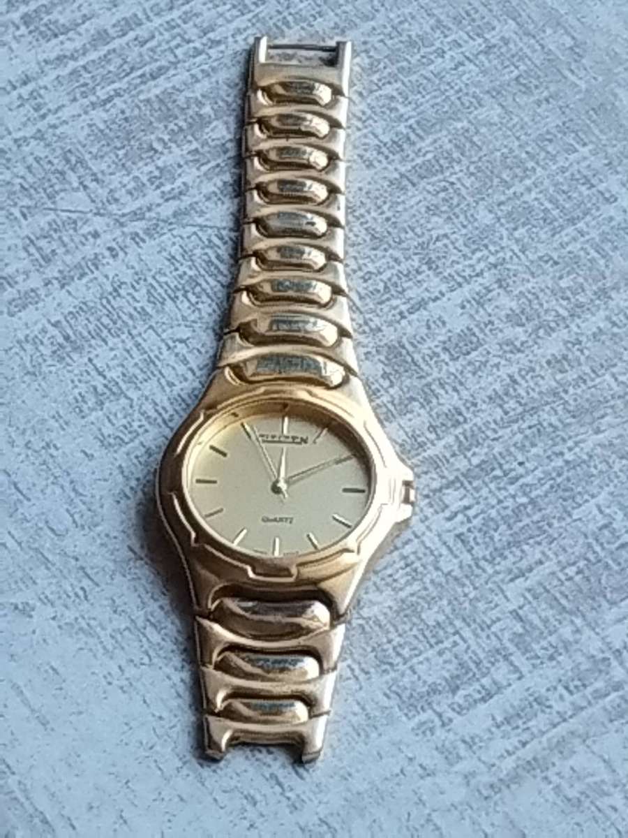 MENS CITIZEN GOLD WATCH IN EXCELLENT WORKING CONDITION HOWEVER REQUIRES NEW STRAP