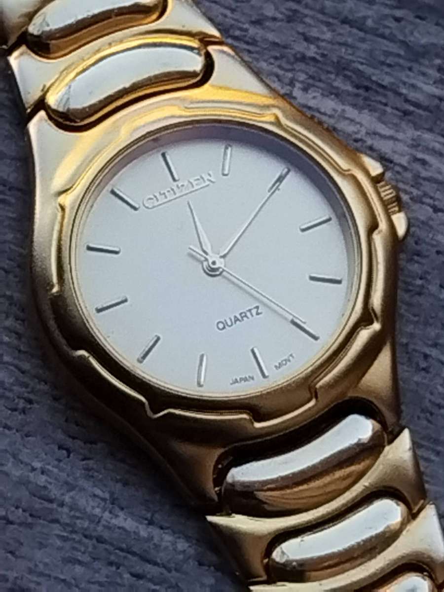 MENS CITIZEN GOLD WATCH IN EXCELLENT WORKING CONDITION HOWEVER REQUIRES NEW STRAP