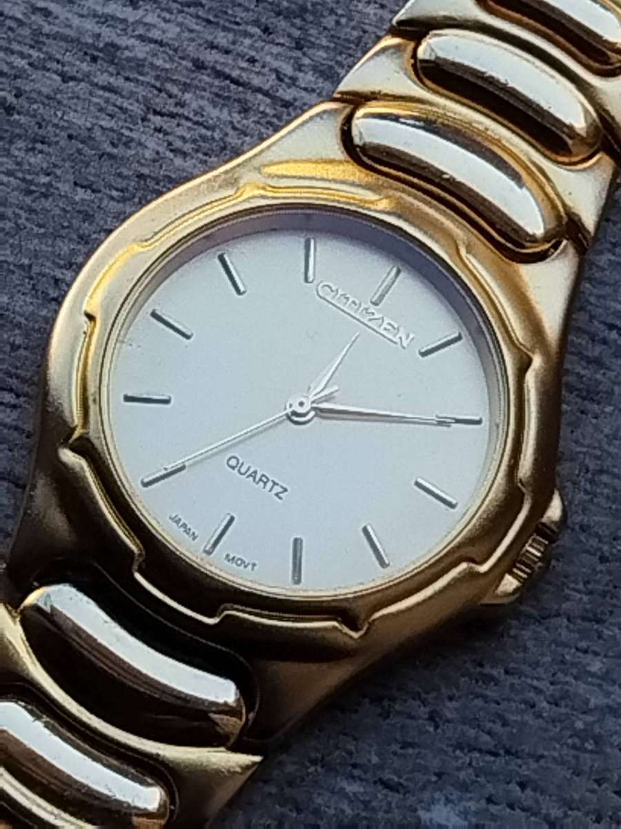 MENS CITIZEN GOLD WATCH IN EXCELLENT WORKING CONDITION HOWEVER REQUIRES NEW STRAP