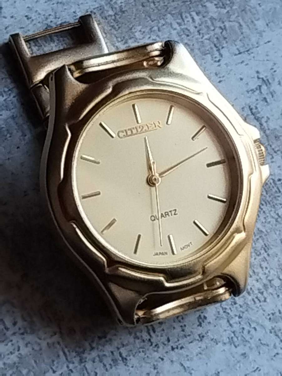 MENS CITIZEN GOLD WATCH IN EXCELLENT WORKING CONDITION HOWEVER REQUIRES NEW STRAP