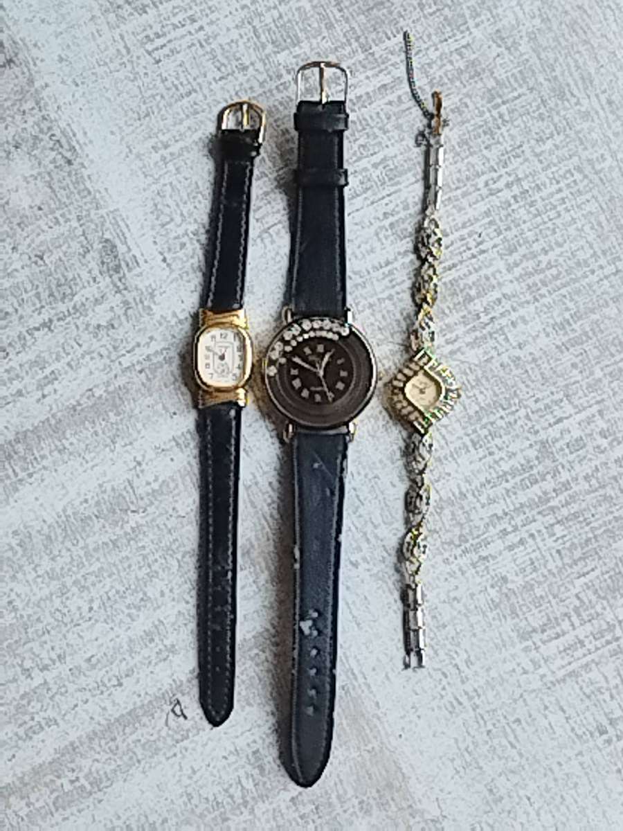 LADIES WATCH COLLECTION ALL IN EXCELLENT WORKING CONDITION - BIDDING FOR ALL 3 WATCHES