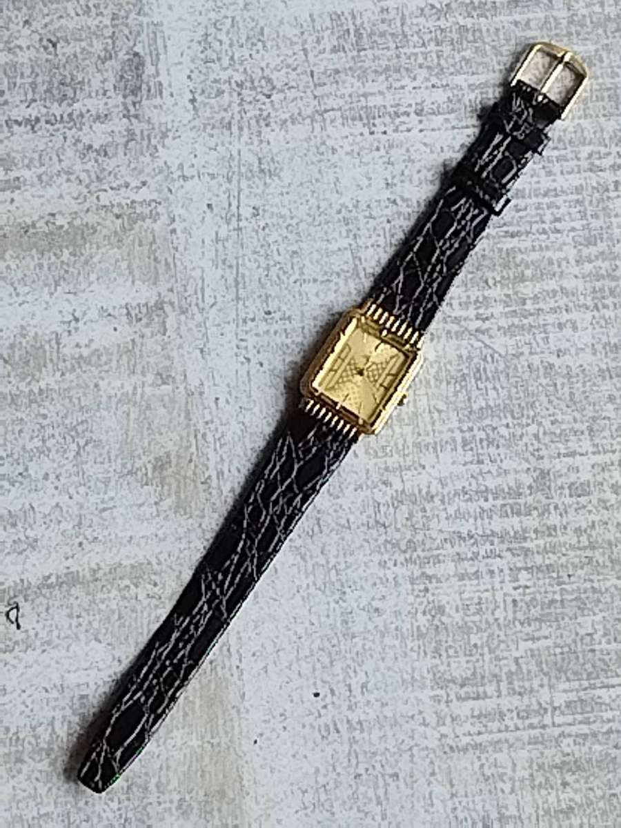 LADIES GOLD LAURIER WATCH IN EXCELLENT WORKING CONDITION