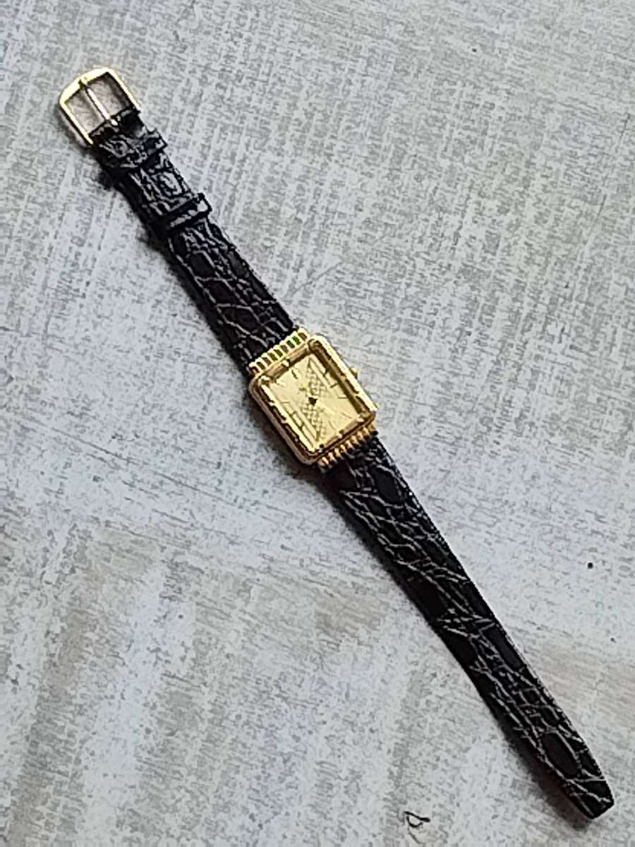 LADIES GOLD LAURIER WATCH IN EXCELLENT WORKING CONDITION