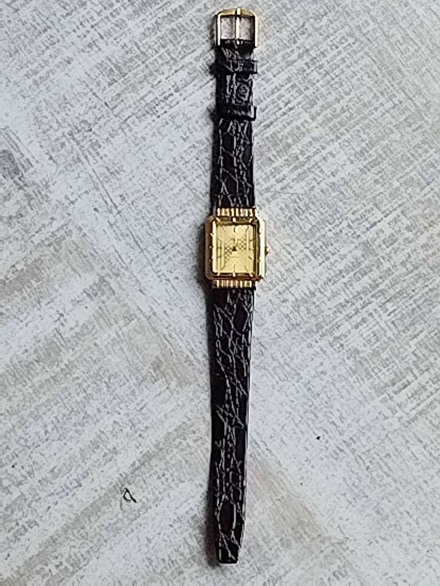 LADIES GOLD LAURIER WATCH IN EXCELLENT WORKING CONDITION