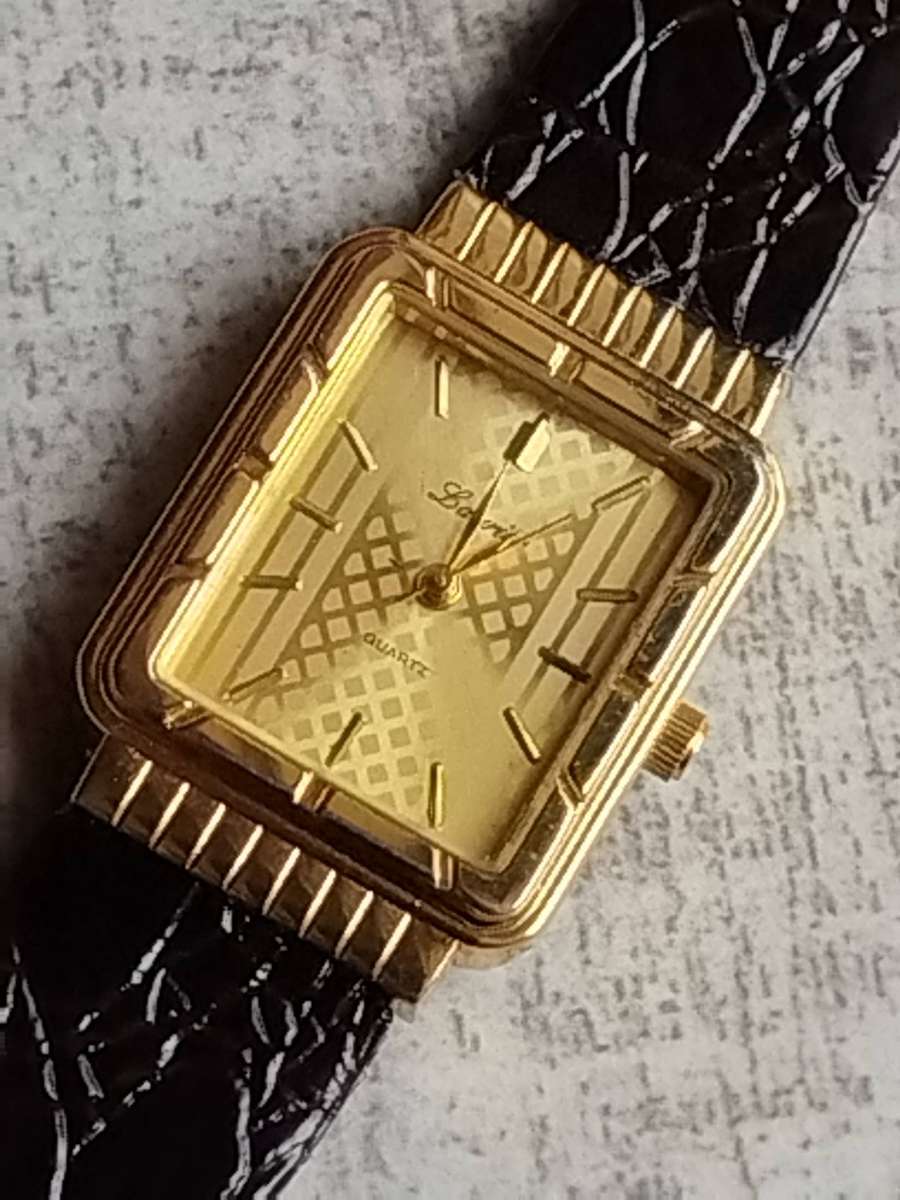LADIES GOLD LAURIER WATCH IN EXCELLENT WORKING CONDITION