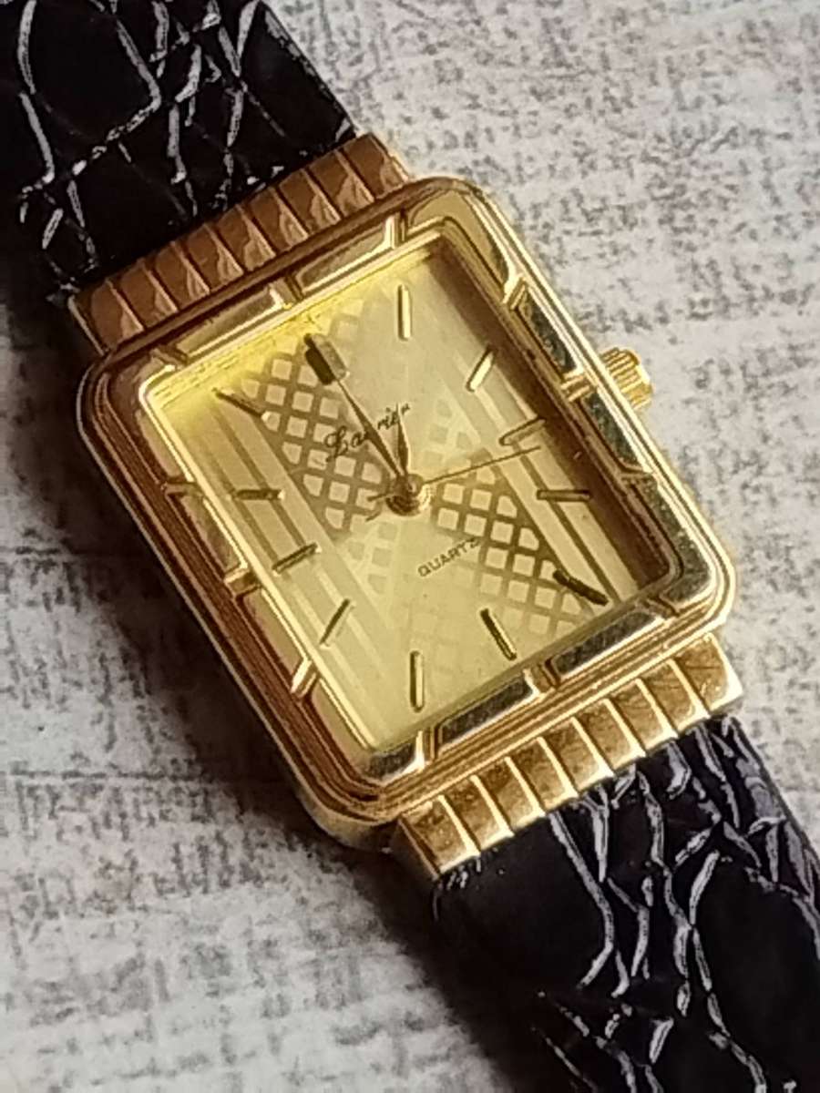 LADIES GOLD LAURIER WATCH IN EXCELLENT WORKING CONDITION