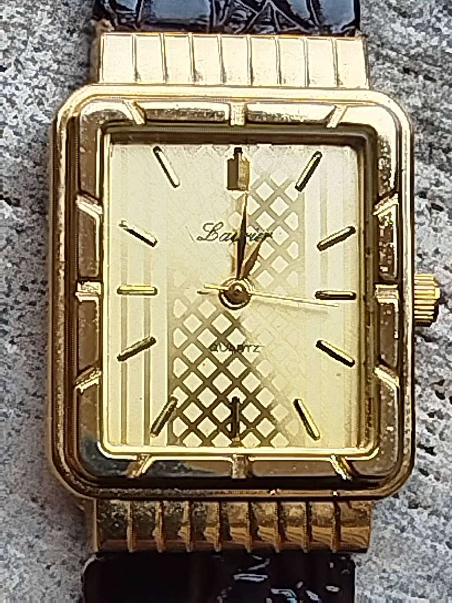 LADIES GOLD LAURIER WATCH IN EXCELLENT WORKING CONDITION
