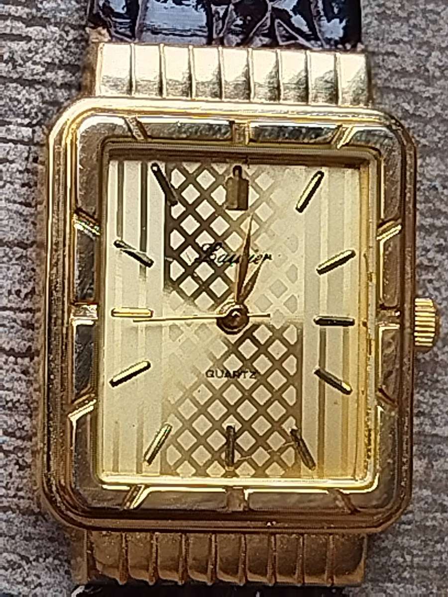 LADIES GOLD LAURIER WATCH IN EXCELLENT WORKING CONDITION