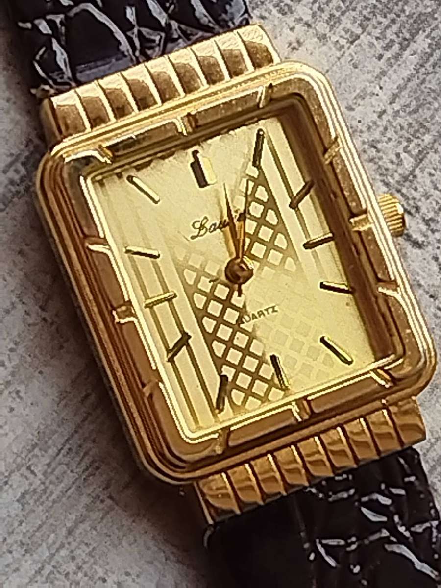 LADIES GOLD LAURIER WATCH IN EXCELLENT WORKING CONDITION