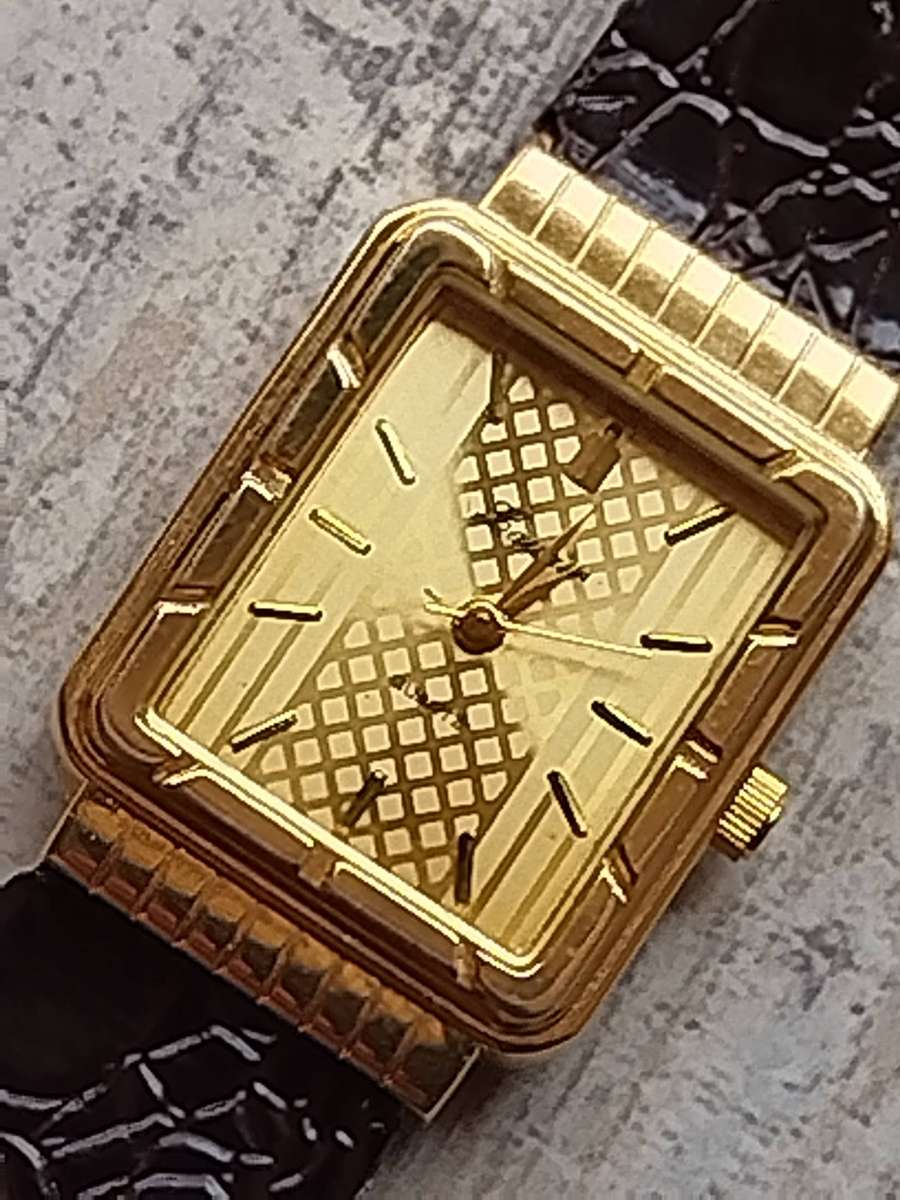 LADIES GOLD LAURIER WATCH IN EXCELLENT WORKING CONDITION
